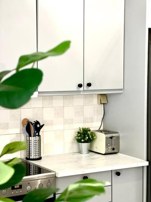 Modern Condo With Garage Near The Square And Beach Айгио Екстериор снимка