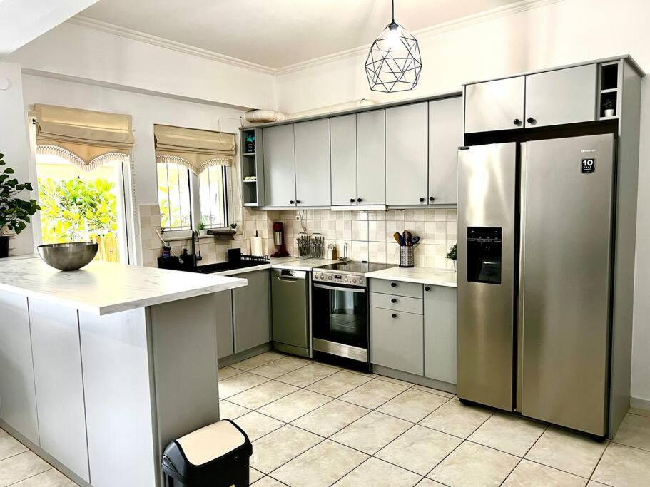 Modern Condo With Garage Near The Square And Beach Айгио Екстериор снимка