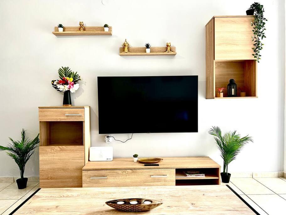 Modern Condo With Garage Near The Square And Beach Айгио Екстериор снимка
